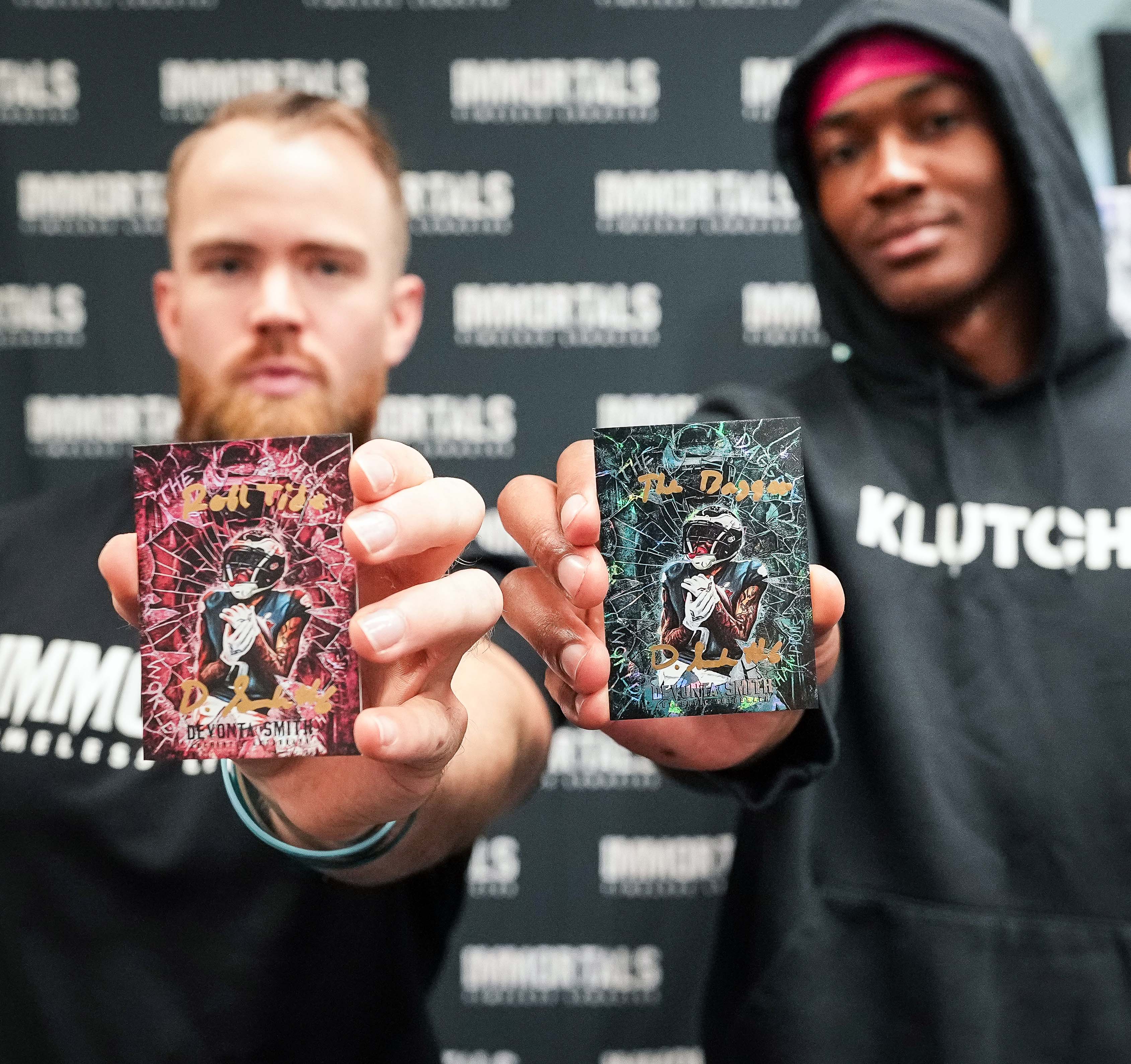 IMMORTAL MOMENTS™ DEVONTA SMITH "THE DAGGER" COLLECTIBLE